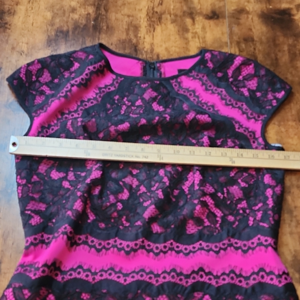 TADASHI SHOJI | Pink Black Lace Scuba Bodycon Whimsigoth Party Midi Dress | 6 - Picture 7 of 11